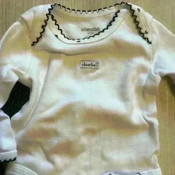 Absorba outfits size 0-3 months - Picture 3 of 5